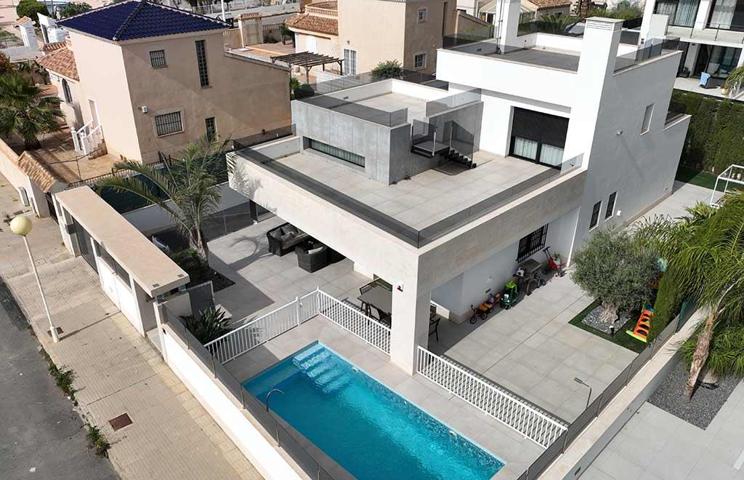 Casa En venta en Lomas De Cabo Roig, Orihuela Costa photo 0