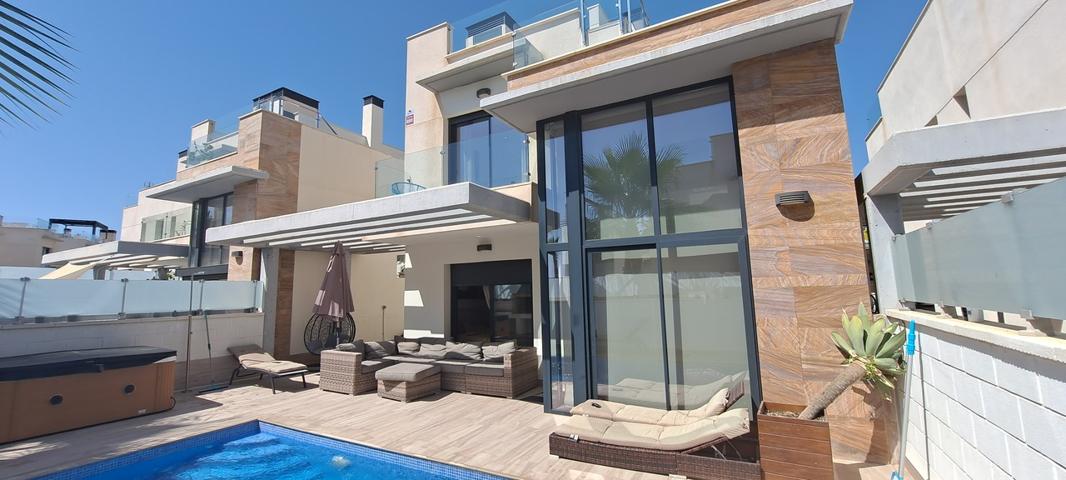 Casa En venta en Cabo Roig, Orihuela Costa photo 0