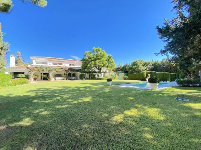 Casa En venta en Cabopino-Artola, Marbella photo 0