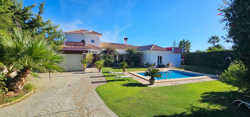 Casa En venta en Sotogrande Costa, Sotogrande photo 0