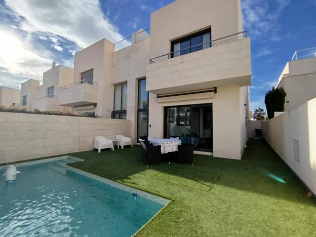 Casa En venta en Lomas De Cabo Roig, Orihuela Costa photo 0