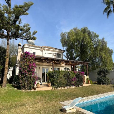 Casa En venta en Cabopino-Artola, Marbella photo 0