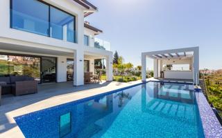 Casa En venta en Parque Central, Estepona photo 0