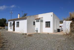Casa De Campo En venta en Puerto Sol-Los Almendros-El Tomillar, Málaga photo 0