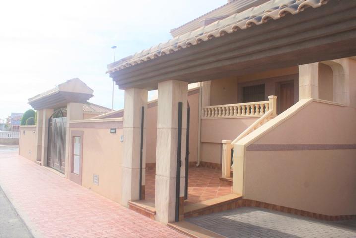 Casa En venta en La Siesta, Torrevieja photo 0