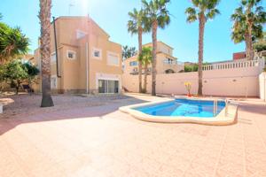Casa En venta en La Zenia, Orihuela Costa photo 0