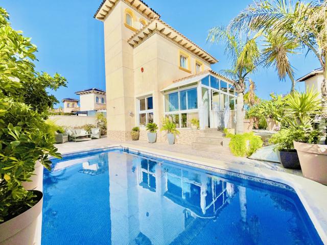 Casa En venta en La Zenia, Orihuela Costa photo 0