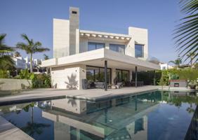 Casa En venta en Marina De Banus, Marbella photo 0