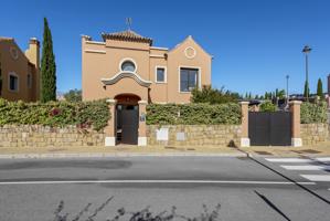 Casa En venta en Estepona Golf, Estepona photo 0
