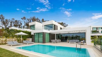Casa En venta en Cabopino-Artola, Marbella photo 0