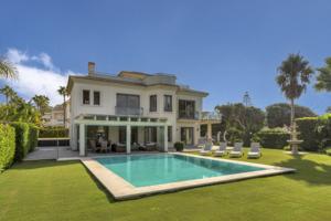 Casa En venta en Las Chapas, Marbella photo 0