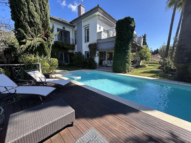 Casa En venta en Nagüeles, Marbella photo 0