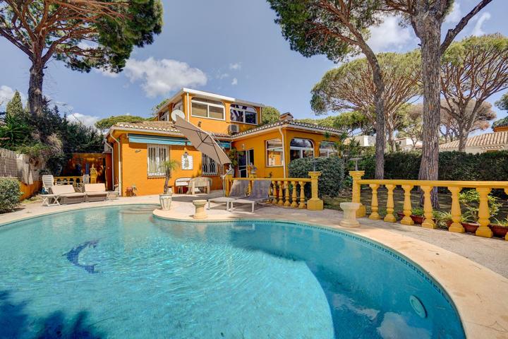 Casa En venta en Cabopino-Artola, Marbella photo 0
