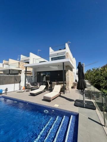 Casa En venta en Cabo Roig, Orihuela Costa photo 0