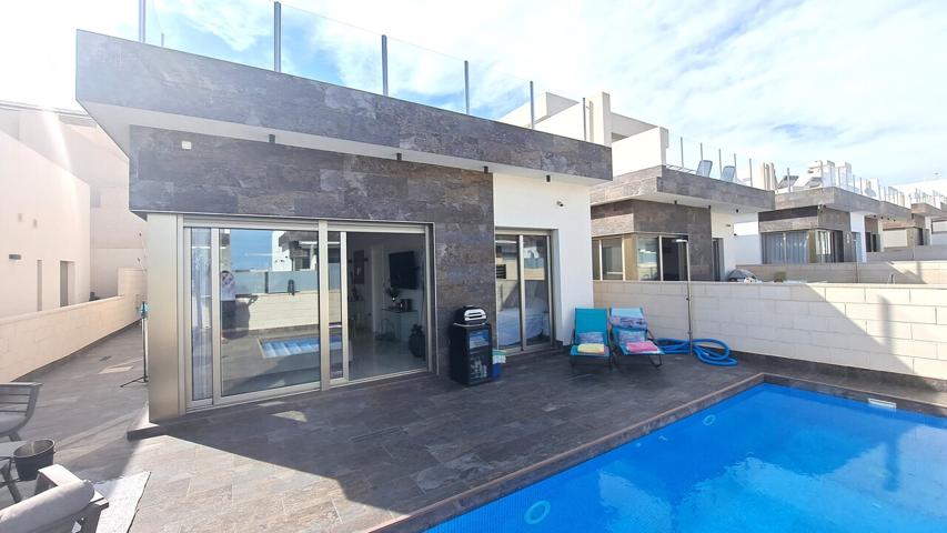 Casa En venta en Lomas De Cabo Roig, Orihuela Costa photo 0