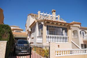 Casa En venta en Lomas De Cabo Roig, Orihuela Costa photo 0