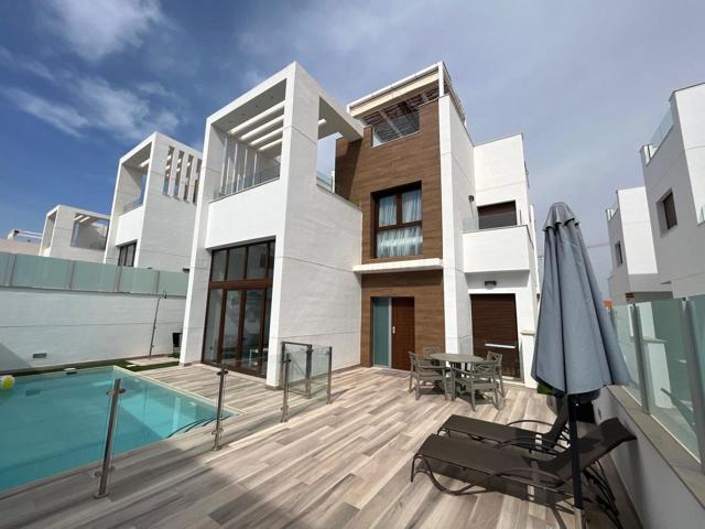 Casa En venta en Centro, Alicante photo 0