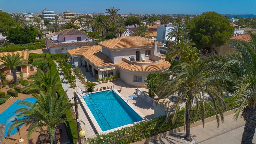 Casa En venta en Costa Blanca, Cabo Roig photo 0