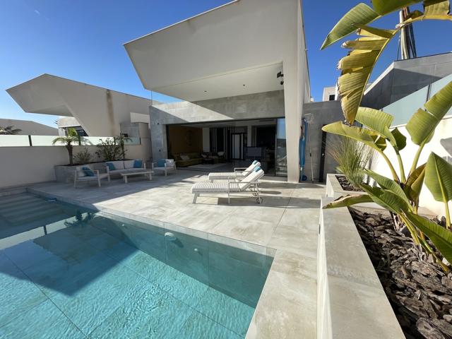 Casa En venta en Comunidad Valenciana, Almoradi photo 0