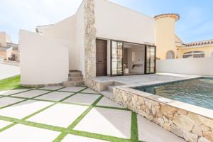 Casa En venta en La Zenia, Orihuela Costa photo 0