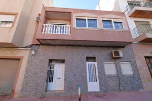 Casa En venta en Estacion De Autobuses, Torrevieja photo 0