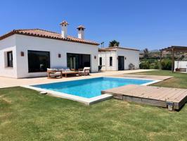 Casa En venta en Zona Las Mesas, Estepona photo 0