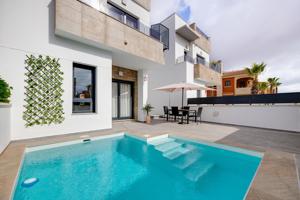 Casa En venta en El Limonar, Torrevieja photo 0