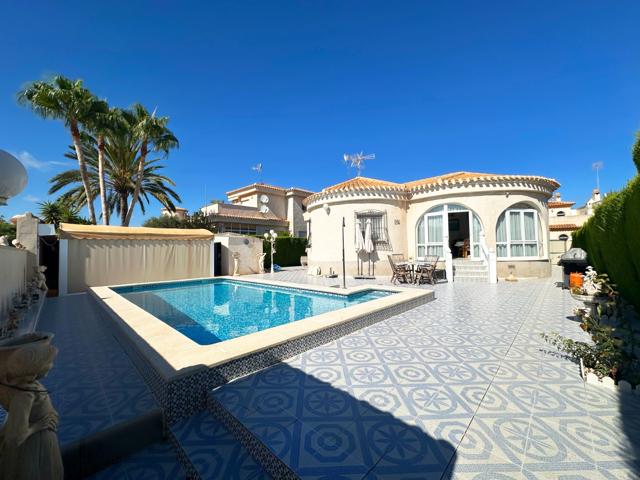 Casa En venta en Playa Flamenca, Orihuela Costa photo 0