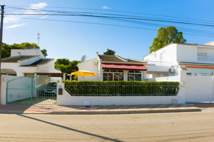 Casa En venta en La Siesta - El Salado - Torreta, Torrevieja photo 0