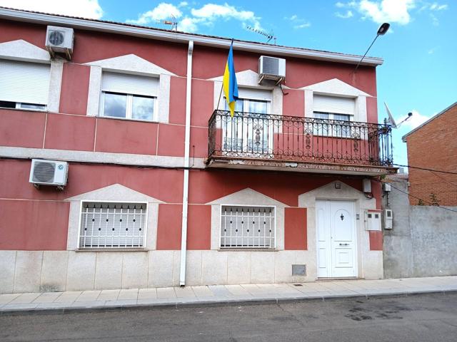 Unifamiliar Pareada En venta en Cl Toledo, Santa Olalla photo 0