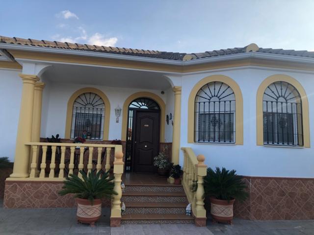 ESPECTACULAR CASA CON PARCELA EN LA GOLONDRINA photo 0