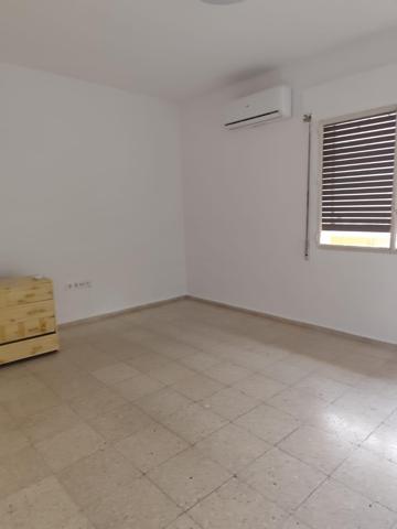 PISO SEMIREFORMADO EN HUERTA DE LA REINA photo 0