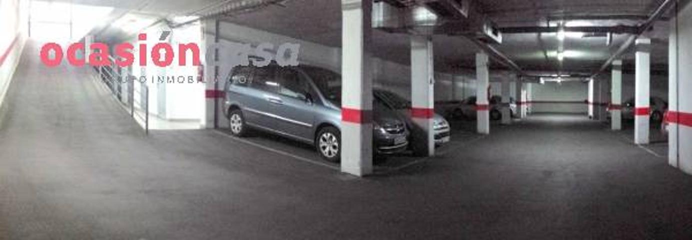 PLAZA DE GARAJE JUNTO AL HOTEL CENTER photo 0