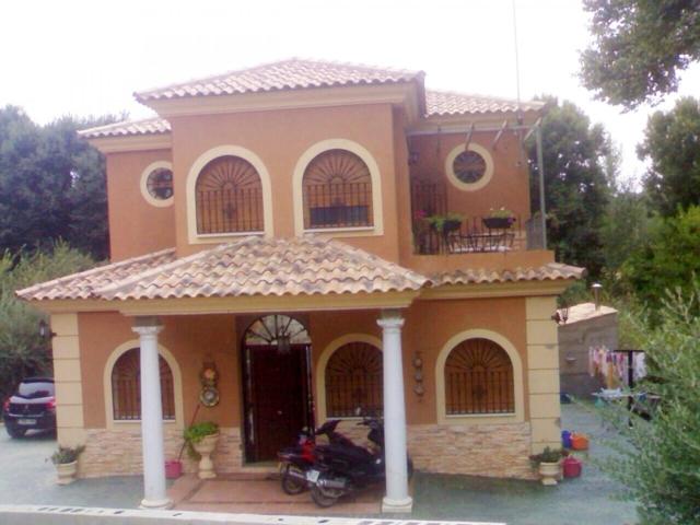 GRAN CHALET EN LA ZONA DE TRASSIERRA-LA ALBERQUILLA | No hipotecable photo 0