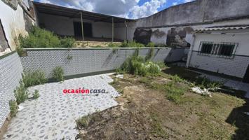 CASA CON GRAN PATIO Y COCHERA A LA VENTA photo 0