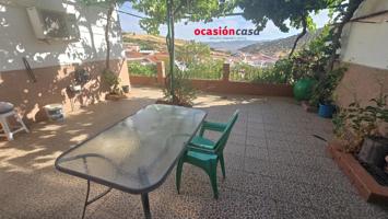 CASA CON COCHERA AMPLIA Y GRAN PATIO A LA VENTA photo 0