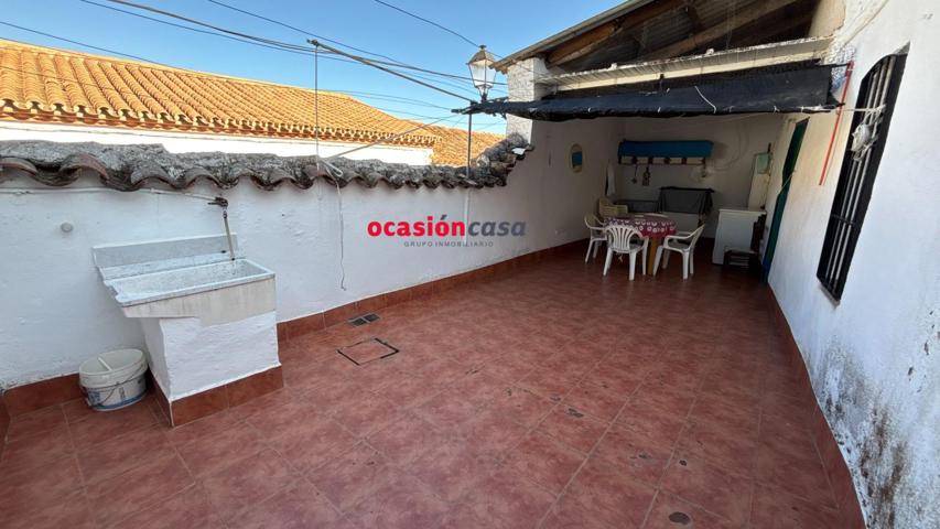 CASA CON COCHERA A LA VENTA photo 0