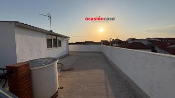 CASA DE 2 PLANTAS CON COCHERA A LA VENTA photo 0