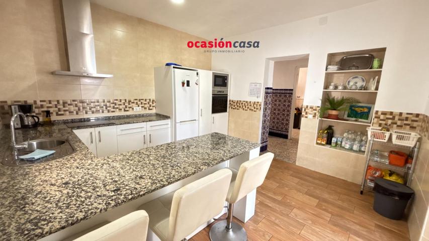 CASA CON GRAN PATIO A LA VENTA photo 0