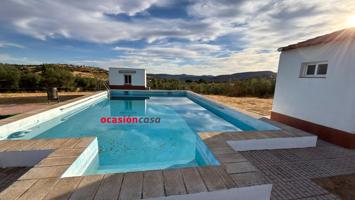 PARCELA CON VIVIENDA, PISCINA Y OLIVOS photo 0