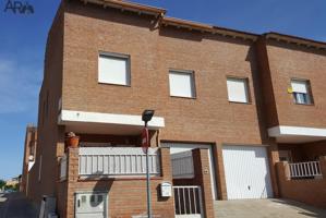 Amplio Chalet adosado en Chozas de Canales photo 0