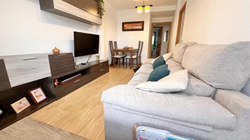 VIVIENDA CENTRICA, POCA ANTIGÜEDAD, 3 DORMITORIOS CON 2 BAÑOS Y ASCENSOR photo 0