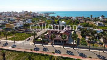 Casa En venta en Avenida Vicente Cañada Blanch, Zona Playa, Burriana photo 0