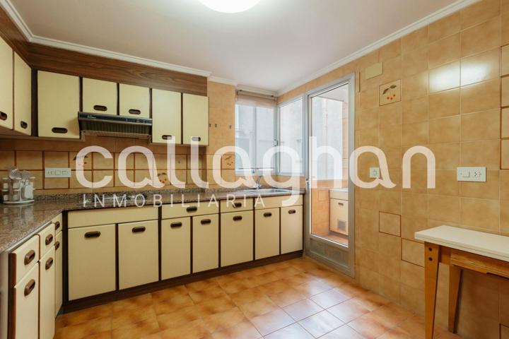 Piso En venta en Calle Del Pic Caroig, Castellar-Oliveral photo 0