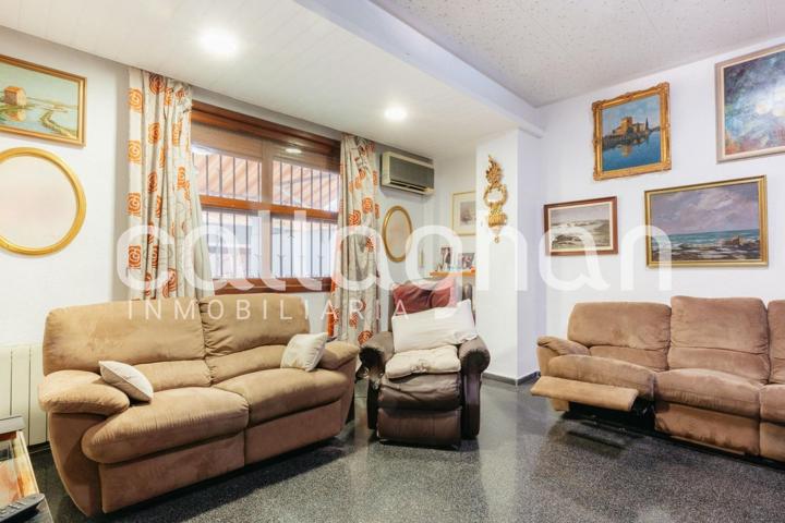 Piso En venta en Calle De Joaquín Costa, L'Eixample, València photo 0