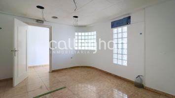 Comunidad En venta en Requena photo 0