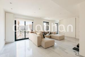 Dúplex En venta en Calle Del Comte De Montornés, Ciutat Vella, València photo 0