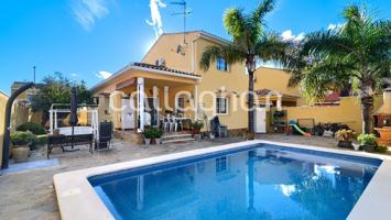 Casa En venta en Calle De Jaén, Maravisa, La Pobla De Vallbona photo 0