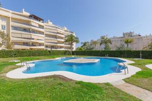Piso En venta en Calle Brigitte Bardot, Playamar, Torremolinos photo 0