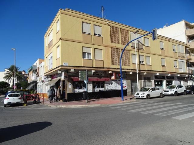 EDIFICIO PARA DERRIBAR Y CONSTRUIR OBRA NUEVA FRENTE A LA PLAYA EN TORREVIEJA photo 0